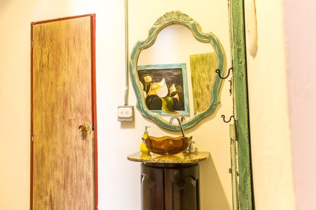 Hostal Macondo Inn Carmen de Viboral エクステリア 写真